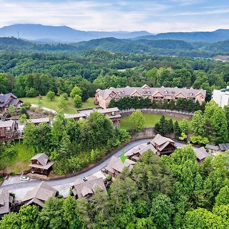 2 Miles From Dollywood Family Resort With Seasonal Outdoor Swimming Pool, Year Around Heated Indoor Swimming Pool, Townhome Style Cabin, Private Hot Tub, Arcade, Tv, Wifi, Kitchen With Refrigerator, Washer And Dryer Pigeon Forge Eksteriør billede