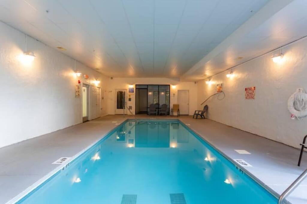 2 Miles From Dollywood Family Resort With Seasonal Outdoor Swimming Pool, Year Around Heated Indoor Swimming Pool, Townhome Style Cabin, Private Hot Tub, Arcade, Tv, Wifi, Kitchen With Refrigerator, Washer And Dryer Pigeon Forge Eksteriør billede