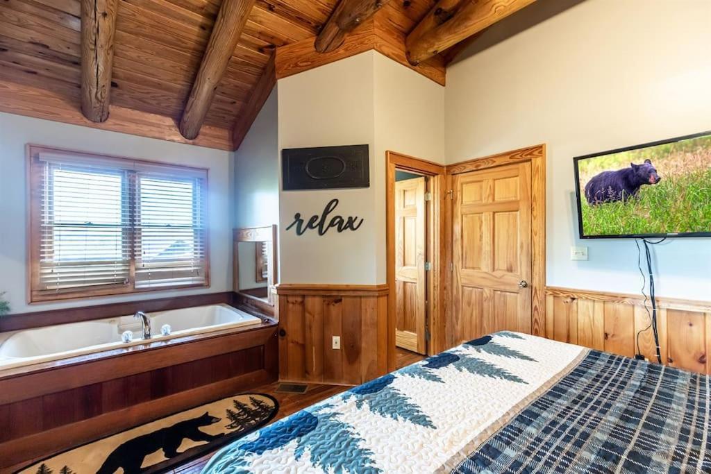 2 Miles From Dollywood Family Resort With Seasonal Outdoor Swimming Pool, Year Around Heated Indoor Swimming Pool, Townhome Style Cabin, Private Hot Tub, Arcade, Tv, Wifi, Kitchen With Refrigerator, Washer And Dryer Pigeon Forge Eksteriør billede