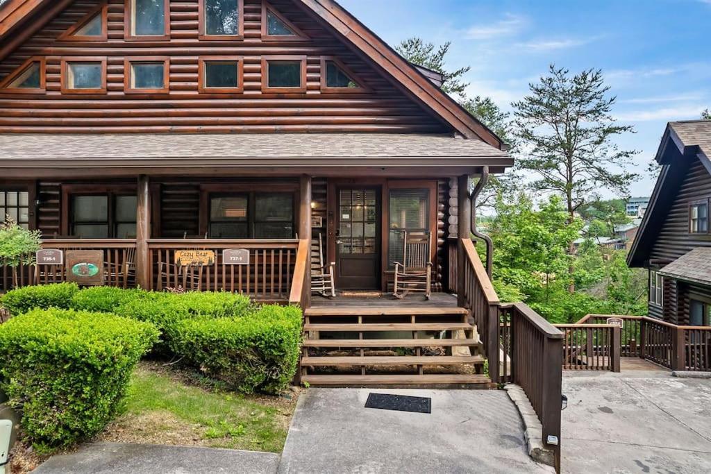 2 Miles From Dollywood Family Resort With Seasonal Outdoor Swimming Pool, Year Around Heated Indoor Swimming Pool, Townhome Style Cabin, Private Hot Tub, Arcade, Tv, Wifi, Kitchen With Refrigerator, Washer And Dryer Pigeon Forge Eksteriør billede