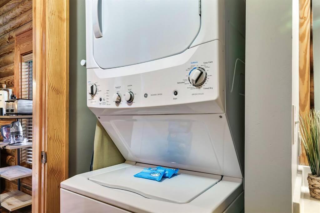2 Miles From Dollywood Family Resort With Seasonal Outdoor Swimming Pool, Year Around Heated Indoor Swimming Pool, Townhome Style Cabin, Private Hot Tub, Arcade, Tv, Wifi, Kitchen With Refrigerator, Washer And Dryer Pigeon Forge Eksteriør billede