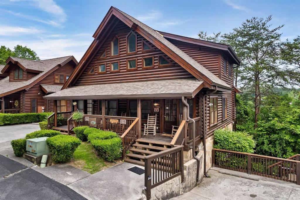 2 Miles From Dollywood Family Resort With Seasonal Outdoor Swimming Pool, Year Around Heated Indoor Swimming Pool, Townhome Style Cabin, Private Hot Tub, Arcade, Tv, Wifi, Kitchen With Refrigerator, Washer And Dryer Pigeon Forge Eksteriør billede