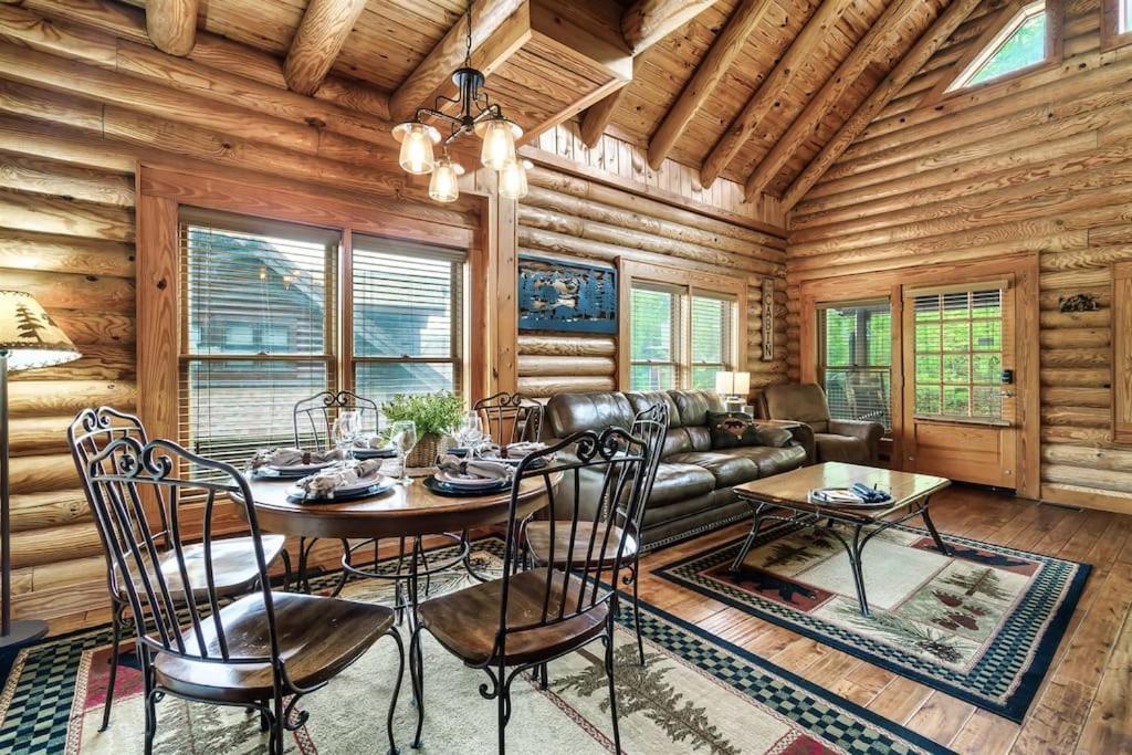 2 Miles From Dollywood Family Resort With Seasonal Outdoor Swimming Pool, Year Around Heated Indoor Swimming Pool, Townhome Style Cabin, Private Hot Tub, Arcade, Tv, Wifi, Kitchen With Refrigerator, Washer And Dryer Pigeon Forge Eksteriør billede