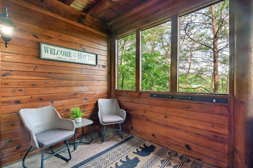 2 Miles From Dollywood Family Resort With Seasonal Outdoor Swimming Pool, Year Around Heated Indoor Swimming Pool, Townhome Style Cabin, Private Hot Tub, Arcade, Tv, Wifi, Kitchen With Refrigerator, Washer And Dryer Pigeon Forge Eksteriør billede